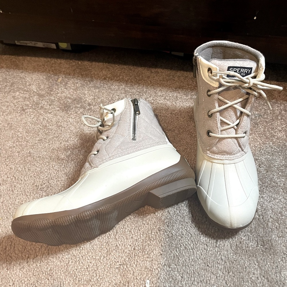 “White” off-white, quilted sperry duck boots